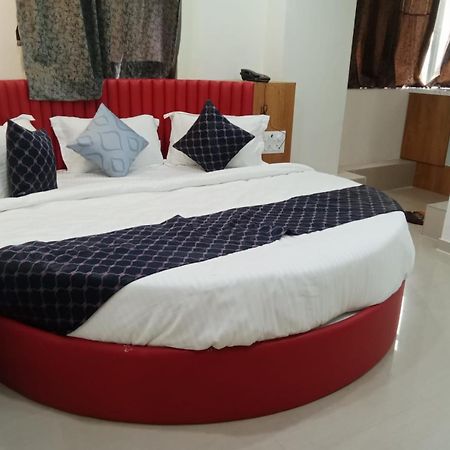 Hotel Rk Villa Vadodara Buitenkant foto