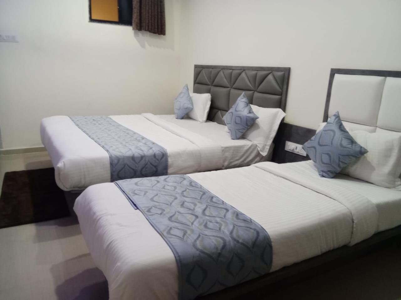 Hotel Rk Villa Vadodara Buitenkant foto