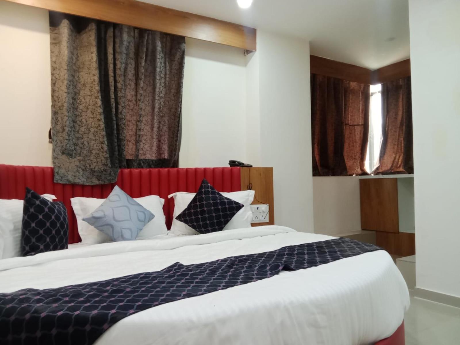 Hotel Rk Villa Vadodara Buitenkant foto